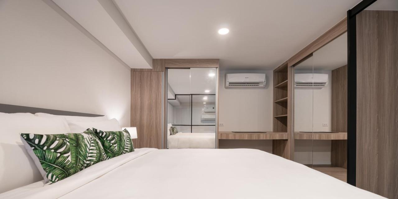 Отель Ramada By Wyndham Bangkok Sukhumvit 87 Экстерьер фото
