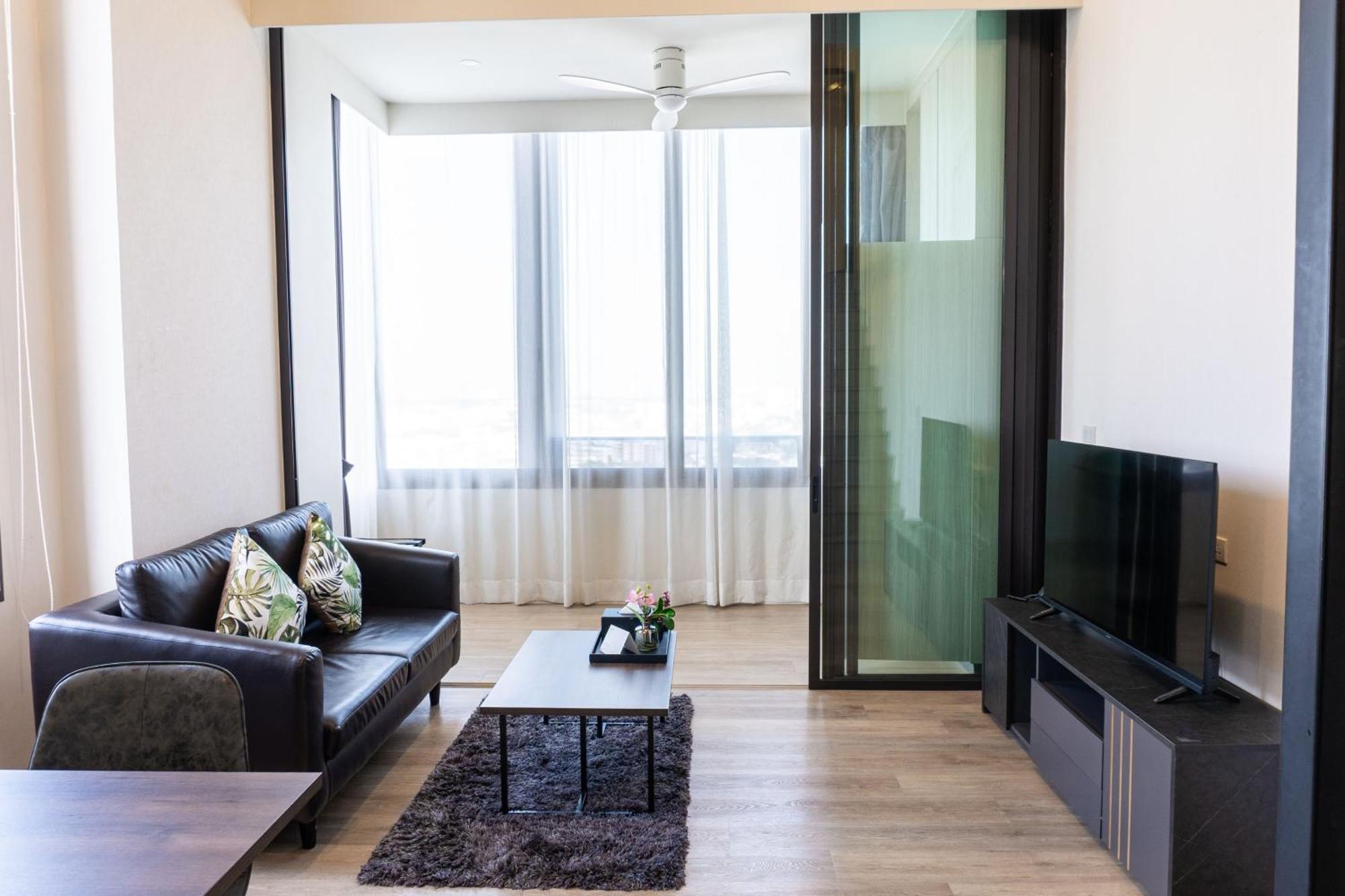 Отель Ramada By Wyndham Bangkok Sukhumvit 87 Экстерьер фото