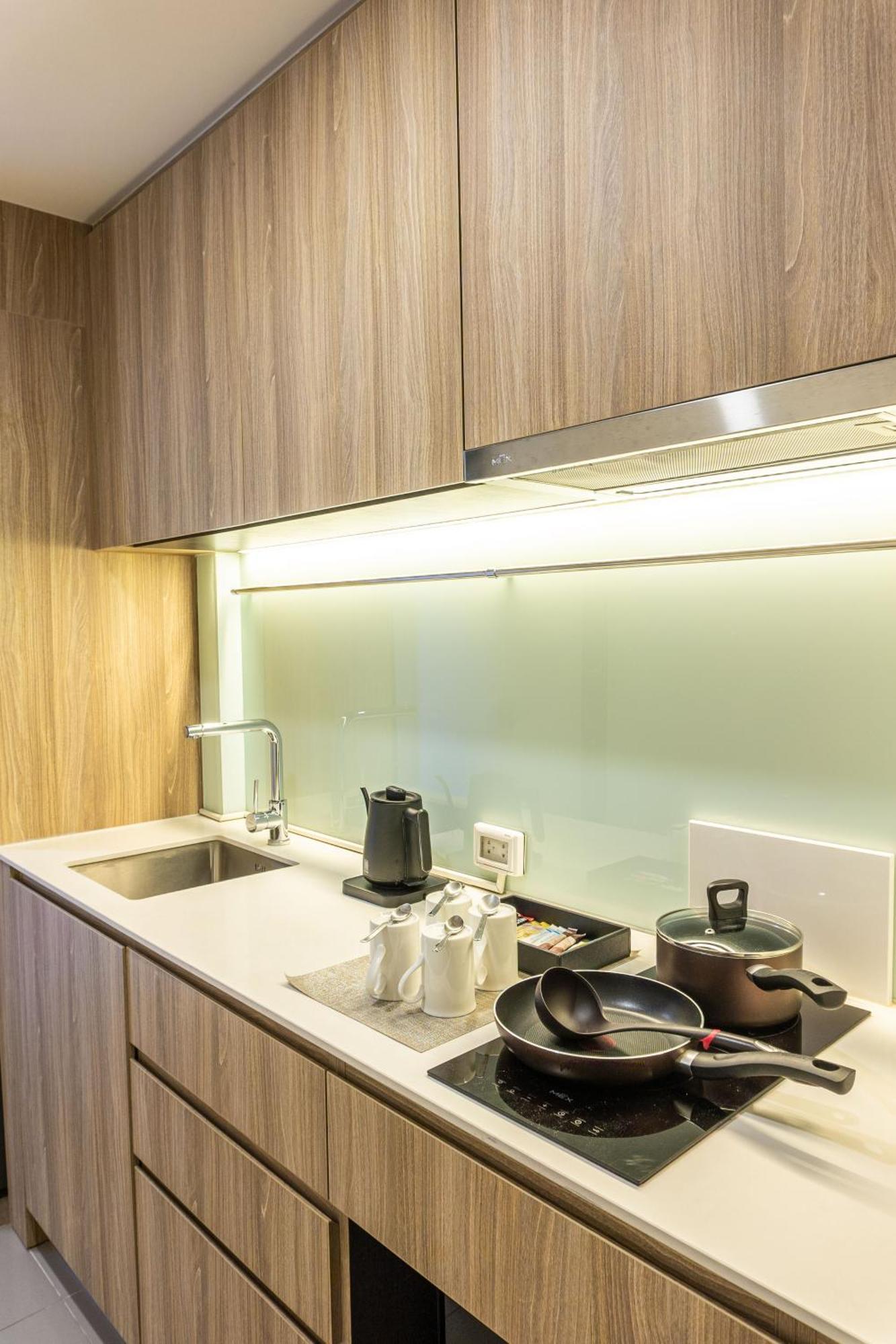 Отель Ramada By Wyndham Bangkok Sukhumvit 87 Экстерьер фото