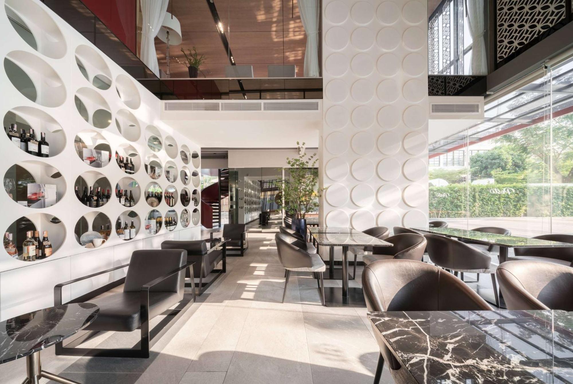 Отель Ramada By Wyndham Bangkok Sukhumvit 87 Экстерьер фото