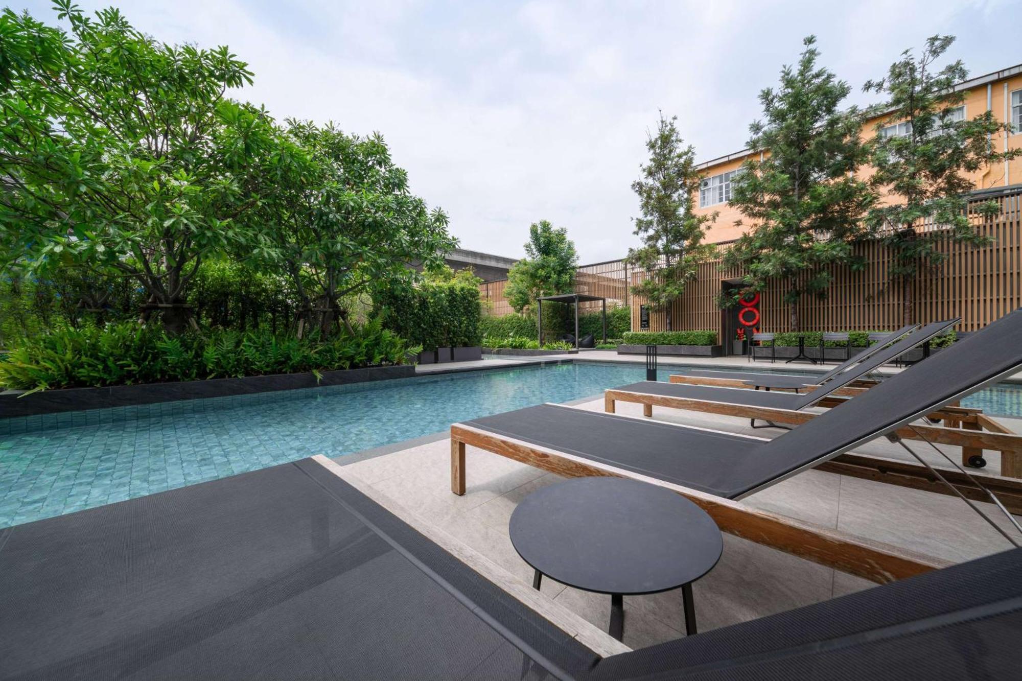 Отель Ramada By Wyndham Bangkok Sukhumvit 87 Экстерьер фото